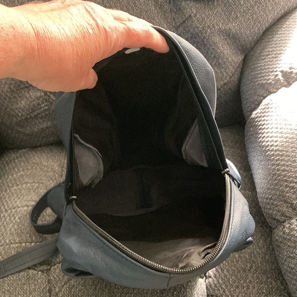 Back pack - Picture 2 of 3